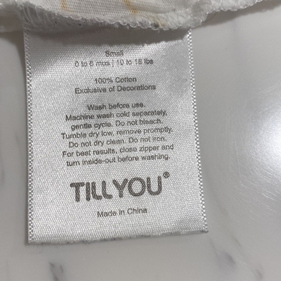 Unisex Infant Sleep Sack with Crown Print White, Gray, Yellow. Size 0-6 months - Picture 4 of 4